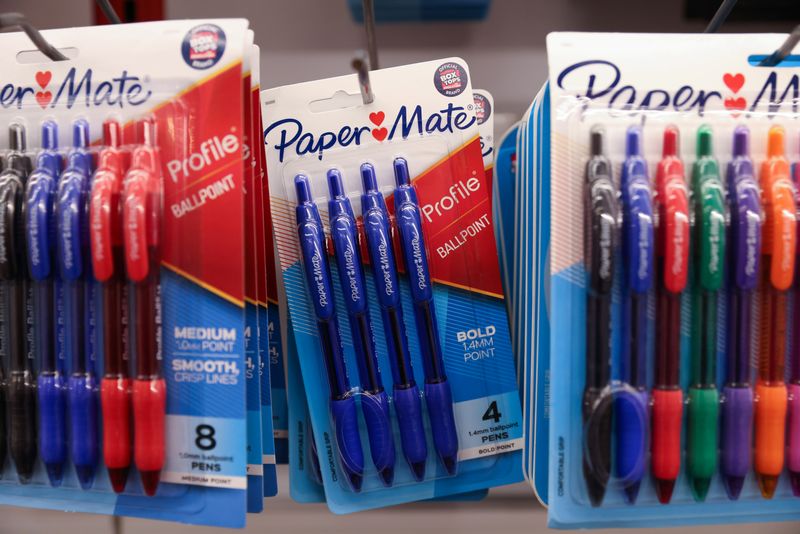 &copy; Reuters. Paper Mate pens, owned by Newell Brands, are seen for sale in a store in Manhattan, New York City, U.S., February 7, 2022. REUTERS/Andrew Kelly/ File Photo