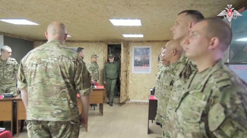 © Reuters. Chief of the General Staff of Russian Armed Forces Valery Gerasimov inspects Russian troops involved in Russia-Ukraine conflict, at an undisclosed location in Russian-controlled Ukraine, in this still image from video released August 6, 2024. Russian Defence Ministry/Handout via REUTERS 