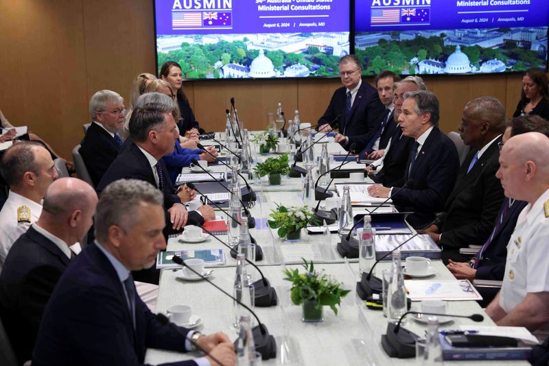 © Reuters. U.S. Secretary of State Antony Blinken and Defense Secretary Lloyd Austin meet with Australian Foreign Minister Penny Wong, and Australian Deputy Prime Minister and Defense Minister Richard Marles during the 2024 Australia-U.S. Ministerial Consultations (AUSMIN) at the U.S. Naval Academy in Annapolis, Maryland, U.S., August 6, 2024. REUTERS/Kevin Mohatt