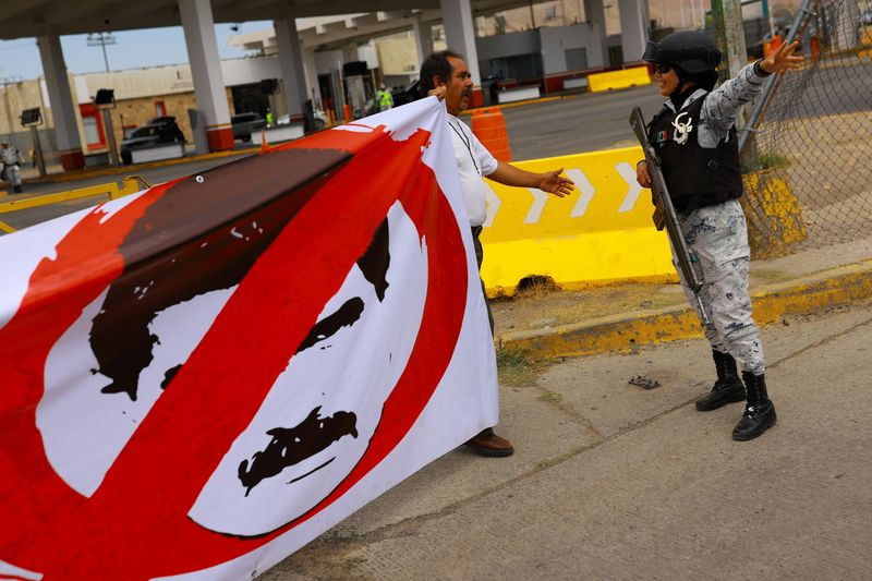 &copy; Reuters. Manifestantes participam de protesto contra resultado das eleições que deram ao presidente da Venezuela, Nicolás Maduro, um terceiro mandato em Ciudad Juarez, Méxicon04/08/2024nREUTERS/José Luis González