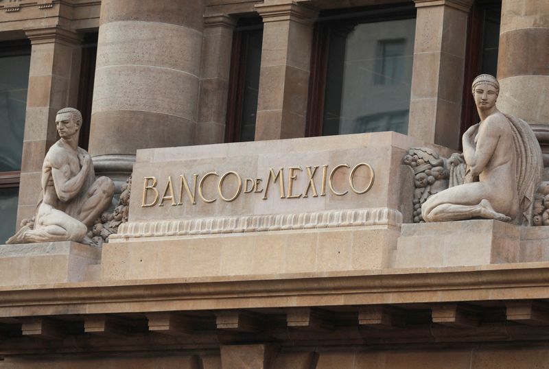 &copy; Reuters. FILE PHOTO: The logo of Mexico's Central Bank (Banco de Mexico) is seen at its building in downtown Mexico City, Mexico April 24, 2024. REUTERS/Henry Romero/File Photo