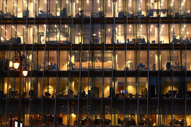 © Reuters. FILE PHOTO: Lights are seen in an office building in Brussels, Belgium February 2, 2023. REUTERS/Yves Herman/File Photo