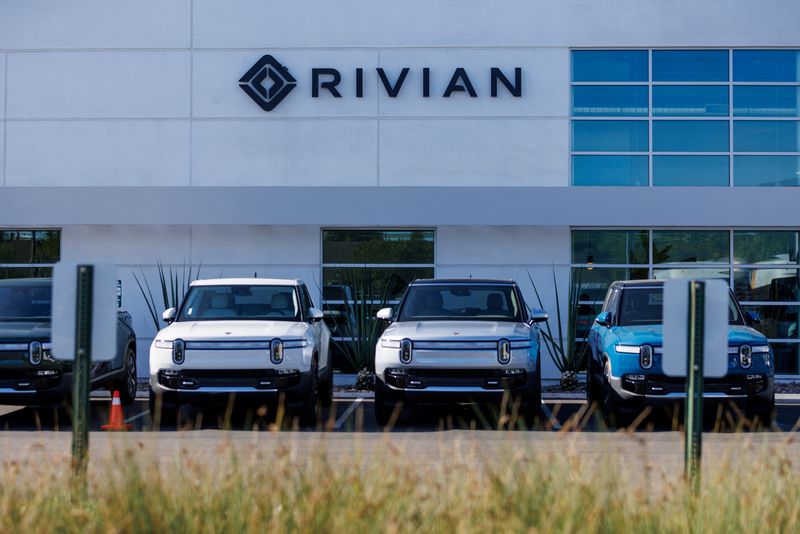 © Reuters. FILE PHOTO: A Rivian Automotive Inc facility is pictured in Costa Mesa, California, U.S.,November 1, 2023.     REUTERS/Mike Blake/File Photo