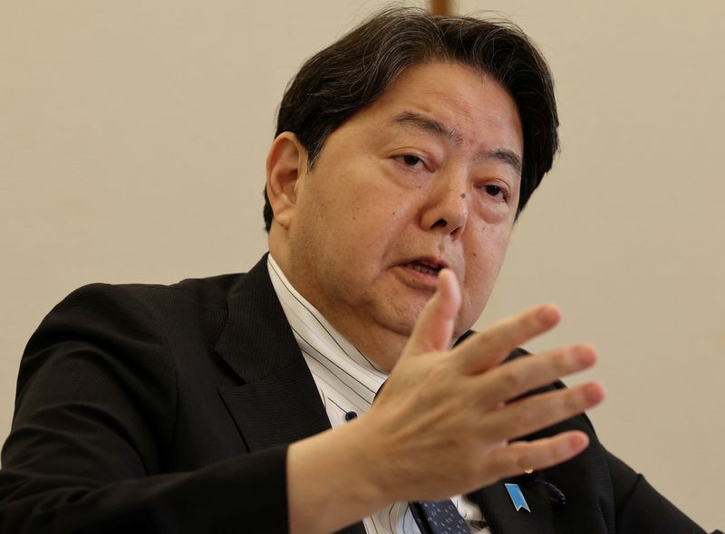 © Reuters. FILE PHOTO: Japan's Chief Cabinet Secretary Yoshimasa Hayashi speaks during an interview with Reuters in Tokyo, Japan July 19, 2024. REUTERS/Kim Kyung-Hoon/File Photo