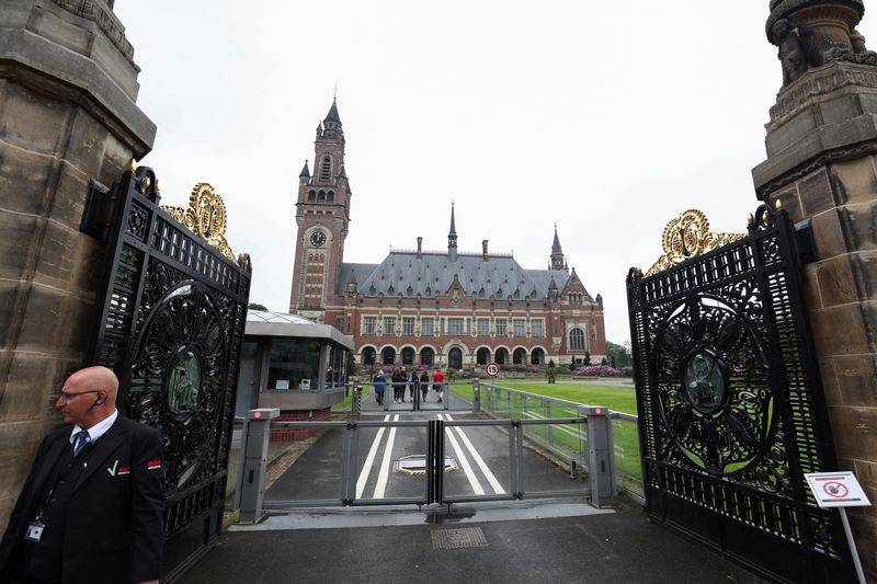 © Reuters. FILE PHOTO: View of the International Court of Justice (ICJ) ahead of a hearing where South Africa requests new emergency measures over Israel's attacks on Rafah as part of an ongoing case South Africa filed at the ICJ in December last year accusing Israel of violating the Genocide Convention during its offensive against Palestinians in Gaza, in The Hague, Netherlands May 16, 2024. REUTERS/Yves Herman/File Photo