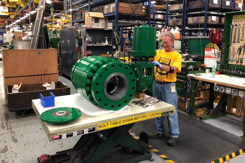 &copy; Reuters. A worker assembles an industrial valve at Emerson Electric Co.’s factory in Marshalltown, Iowa, U.S., July 26, 2018. Picture taken on July 26, 2018.   REUTERS/Timothy Aeppel/ File Photo