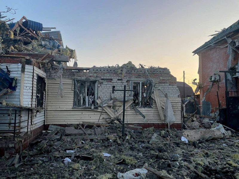 © Reuters. FILE PHOTO: A view shows a damaged house following what local authorities called a Ukrainian military strike, in the course of the Russia-Ukraine conflict in the town of Sudzha in the Kursk Region, Russia, in this handout image released August 6, 2024. Acting Governor of Kursk Region Alexei Smirnov via Telegram/Handout via REUTERS