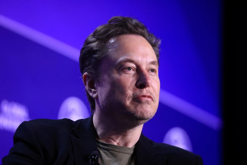 © Reuters. FILE PHOTO: Elon Musk, Chief Executive Officer of SpaceX and Tesla and owner of X looks on during the Milken Conference 2024 Global Conference Sessions at The Beverly Hilton in Beverly Hills, California, U.S., May 6, 2024.  REUTERS/David Swanson/File Photo