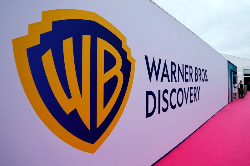 &copy; Reuters. FILE PHOTO: The Warner Bros logo is seen during the Cannes Lions International Festival of Creativity in Cannes, France, June 22, 2022. REUTERS/Eric Gaillard/File Photo