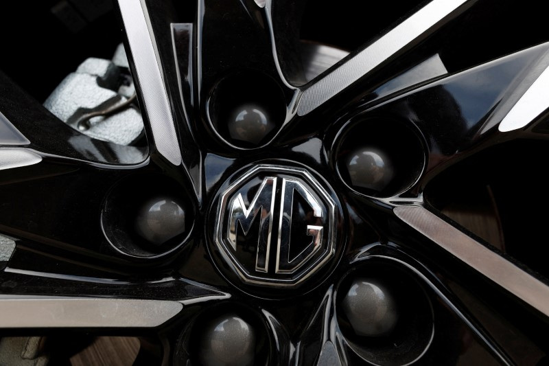 © Reuters. FILE PHOTO: The logo of MG Motor vehicles, a brand of Chinese state-owned carmaker SAIC, is seen at a car showroom in Santander, Spain, June 13, 2024. REUTERS/Vincent West/File Photo