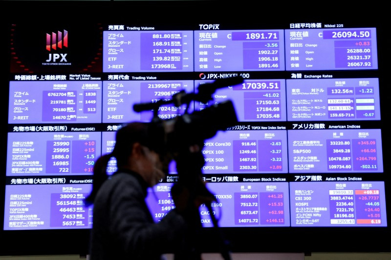 &copy; Reuters. FILE PHOTO: A media person stands in front of the stock quotation board during a ceremony marking the end of trading in 2022 at the Tokyo Stock Exchange (TSE) in Tokyo, Japan December 30, 2022. REUTERS/Issei Kato/File Photo