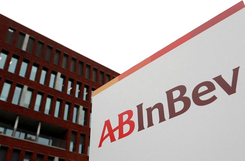 &copy; Reuters. FILE PHOTO: The logo of Anheuser-Busch InBev is pictured outside the brewer's headquarters in Leuven, Belgium February 28, 2019.  REUTERS/Francois Lenoir/File Photo