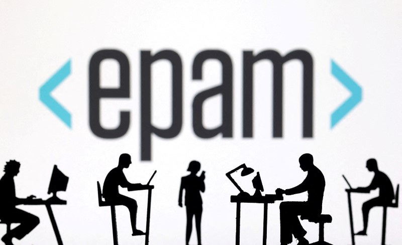 &copy; Reuters. FILE PHOTO: Figurines with computers and smartphones are seen in front of EPAM logo in this illustration taken, February 19, 2024. REUTERS/Dado Ruvic/Illustration/File Photo