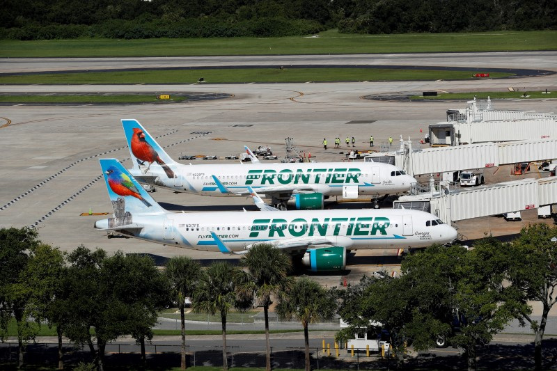 © Reuters. FILE PHOTO: Frontier airlines planes are parked at the boarding gates after airlines grounded flights due to a worldwide tech outage caused by an update to CrowdStrike's 