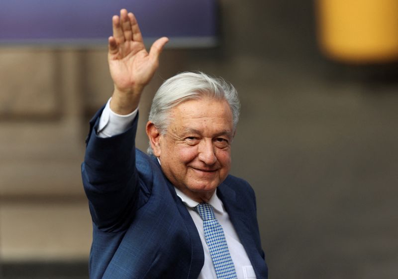 &copy; Reuters. FILE PHOTO: Mexico's President Andres Manuel Lopez Obrador waves during a ceremony with athletes, ahead of the Paris 2024 Olympic Games, at the National Palace in Mexico City, Mexico, June 11, 2024. REUTERS/Luis Cortes/File Photo