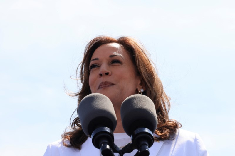 &copy; Reuters. U.S. Vice President and Democratic presidential candidate Kamala Harris attends a campaign event in Eau Claire, Wisconsin, U.S., August 7, 2024.  REUTERS/Kevin Mohatt