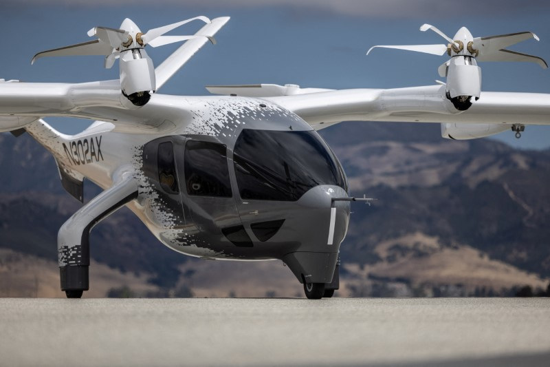 &copy; Reuters. FILE PHOTO: Midnight, an all-electric aircraft from company Archer Aviation, is seen at the Salinas Municipal Airport in Salinas, California, U.S. August 2, 2023.  REUTERS/Carlos Barria/File Photo