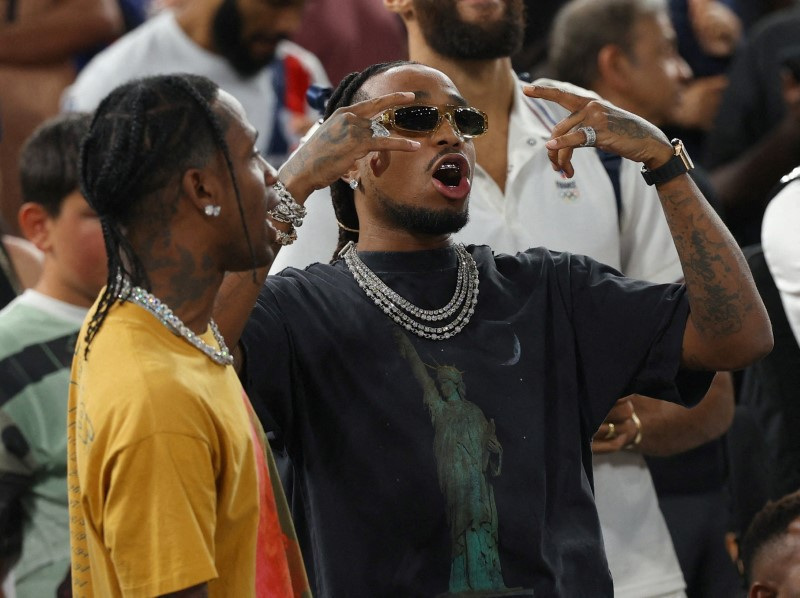 &copy; Reuters. FILE PHOTO: Paris 2024 Olympics - Basketball - Men's Semifinal - United States vs Serbia - Bercy Arena, Paris, France - August 08, 2024. Travis Scott and Quavo during the semifinal. REUTERS/Brian Snyder/File Photo