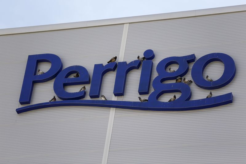 &copy; Reuters. FILE PHOTO: Birds are seen on the logo of generic drugmaker Perrigo Co outside their new factory in the city of Yeruham, in southern Israel March 2, 2016. REUTERS/Amir Cohen/File Photo