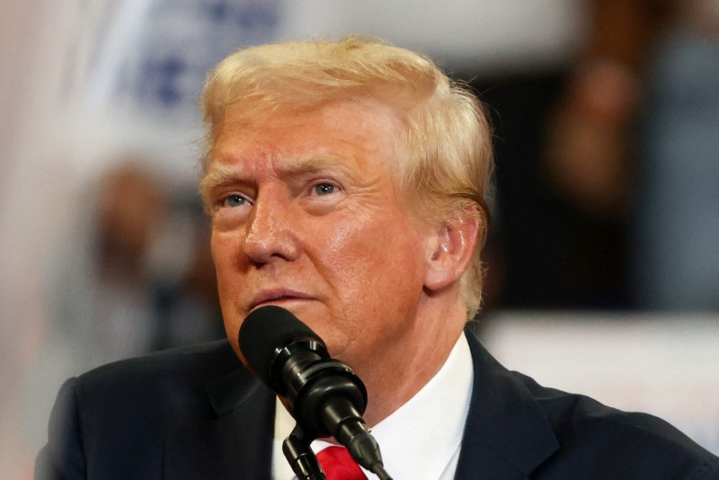 © Reuters. FILE PHOTO: Republican presidential nominee and former U.S. President Donald Trump attends a campaign rally held with Republican vice presidential nominee Senator JD Vance, in Atlanta, Georgia, U.S., August 3, 2024.  REUTERS/Umit Bektas/File Photo