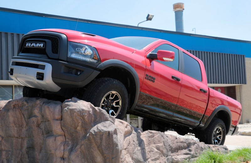 © Reuters. FILE PHOTO: A 2018 Ram 1500 pickup truck is displayed in front of the Chrysler Warren Truck Assembly plant in Warren, Michigan, U.S. May 25, 2018.  REUTERS/Rebecca Cook/File Photo