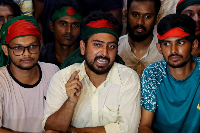 © Reuters. Nahid Islam, one of the main leaders in the Bangladeshi student protests, attends a press briefing after the resignation of former Prime Minister Sheikh Hasina, in Dhaka, Bangladesh, August 5, 2024. REUTERS/Stringer/File Photo