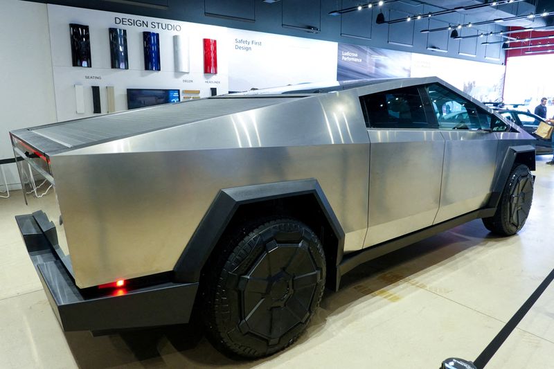 &copy; Reuters. FILE PHOTO: Tesla's new Cybertruck is shown on display at a Tesla store in San Diego, California, U.S., November 20, 2023.  REUTERS/Mike Blake/File Photo