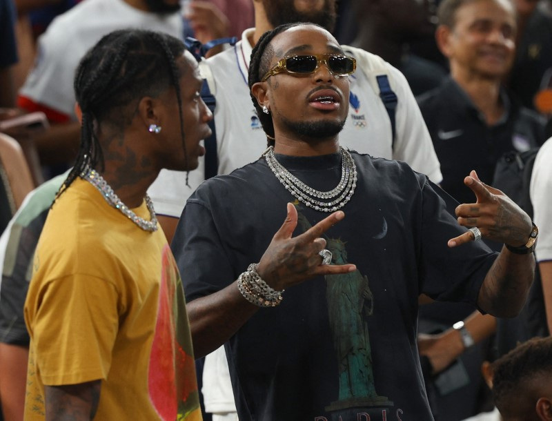 © Reuters. Paris 2024 Olympics - Basketball - Men's Semifinal - United States vs Serbia - Bercy Arena, Paris, France - August 08, 2024. Travis Scott and Quavo during the semifinal. REUTERS/Brian Snyder/File Photo