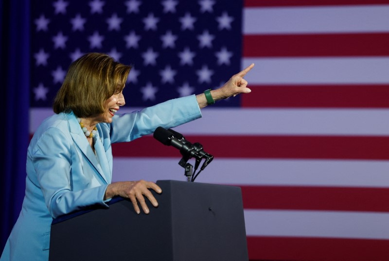 &copy; Reuters. FILE PHOTO: Former Speaker of the House of Representatives Nancy Pelosi (D-CA) speaks during a political event with reproductive rights groups at the Mayflower Hotel in Washington, U.S., June 23, 2023. REUTERS/Evelyn Hockstein/File Photo