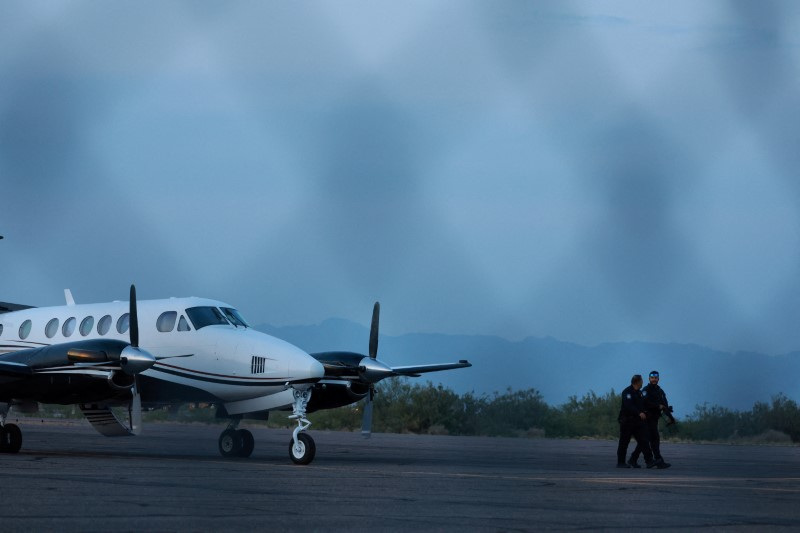 &copy; Reuters. FILE PHOTO: A plane believed to have carried Mexican drug lord Ismael "El Mayo" Zambada and Joaquin Guzman Lopez, the son of Zambada's former partner, Joaquin "El Chapo" Guzman, who were arrested in El Paso, Texas, is seen on the tarmac of the Dona Ana Co