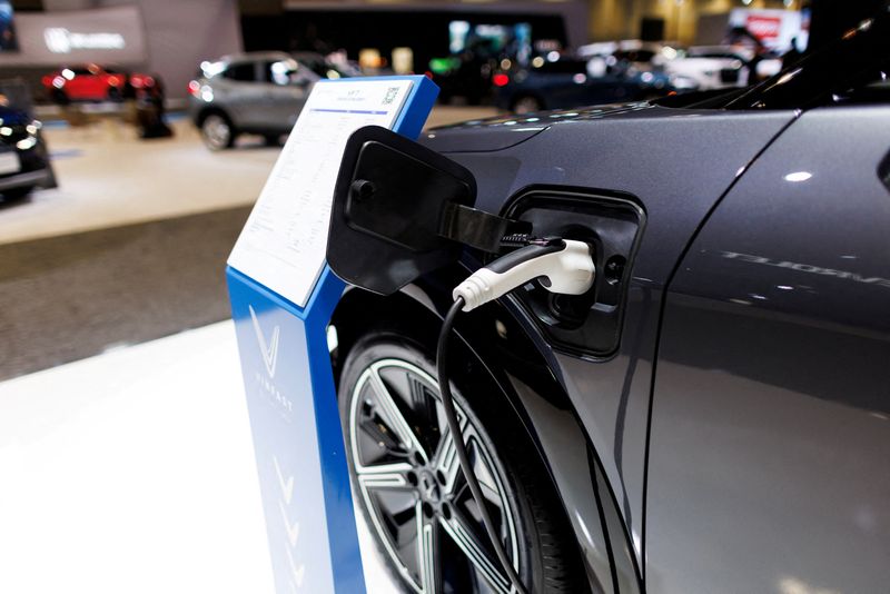 © Reuters. FILE PHOTO: A VinFast EV is seen plugged in at the Canadian International Auto Show in Toronto, Ontario, Canada February 15, 2024. REUTERS/Cole Burston