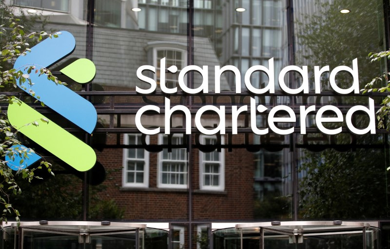 © Reuters. FILE PHOTO: The Standard Chartered bank logo is seen at their headquarters in London, Britain, July 26, 2022.  REUTERS/Peter Nicholls/File photo