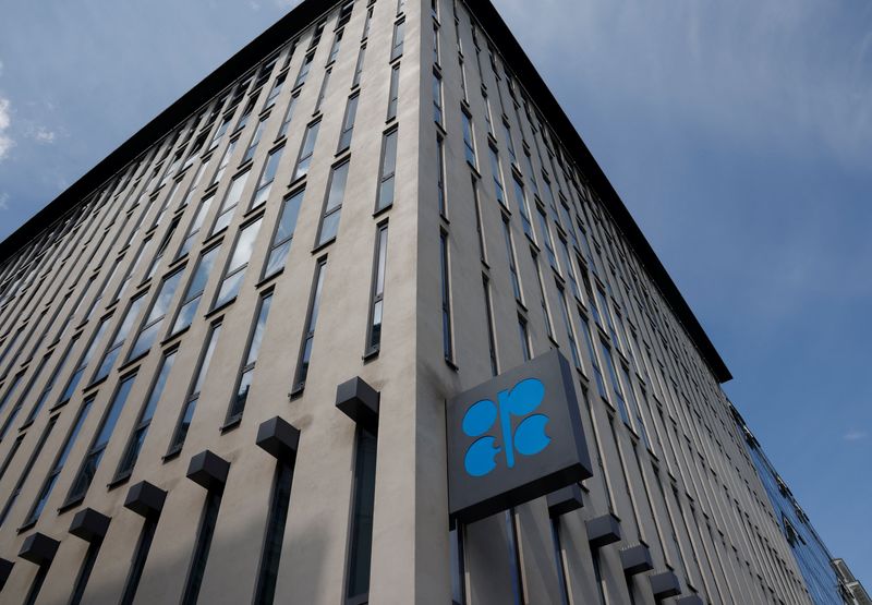 &copy; Reuters. A view shows the logo of the Organization of the Petroleum Exporting Countries (OPEC) outside its headquarters in Vienna, Austria, May 28 , 2024. REUTERS/Leonhard Foeger/ File Photo