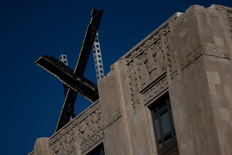 &copy; Reuters. FILE PHOTO: 'X' logo is seen on the top of the headquarters of the messaging platform X, formerly known as Twitter, in downtown San Francisco, California, U.S., July 30, 2023.  REUTERS/Carlos Barria/File Photo