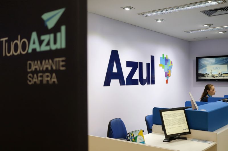 Azul tiene pérdida ajustada de R$ 744 millones en el segundo trimestre y revisa previsiones de Reuters