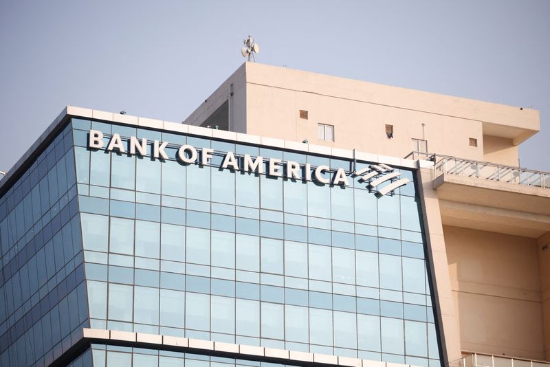 &copy; Reuters. Il logo della Bank of America è visibile su un edificio per uffici della Gujarat International Finance Tec-City (GIFT) a Gandhinagar, India, 8 dicembre 2023.REUTERS/Amit Dave/