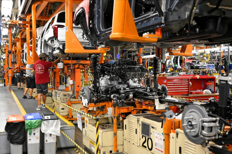 &copy; Reuters. The engine and drive train are pictured with the body on the assembly line at the General Motors (GM) manufacturing plant in Spring Hill, Tennessee, U.S., August 22, 2019./File Photo