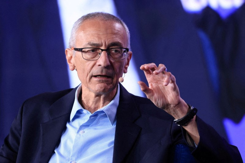 © Reuters. FILE PHOTO: John Podesta, Senior Advisor to the President for International Climate Policy, The White House speaks at the Milken Conference 2024 Global Conference Sessions at The Beverly Hilton in Beverly Hills, California, U.S., May 6, 2024.  REUTERS/David Swanson/File Photo