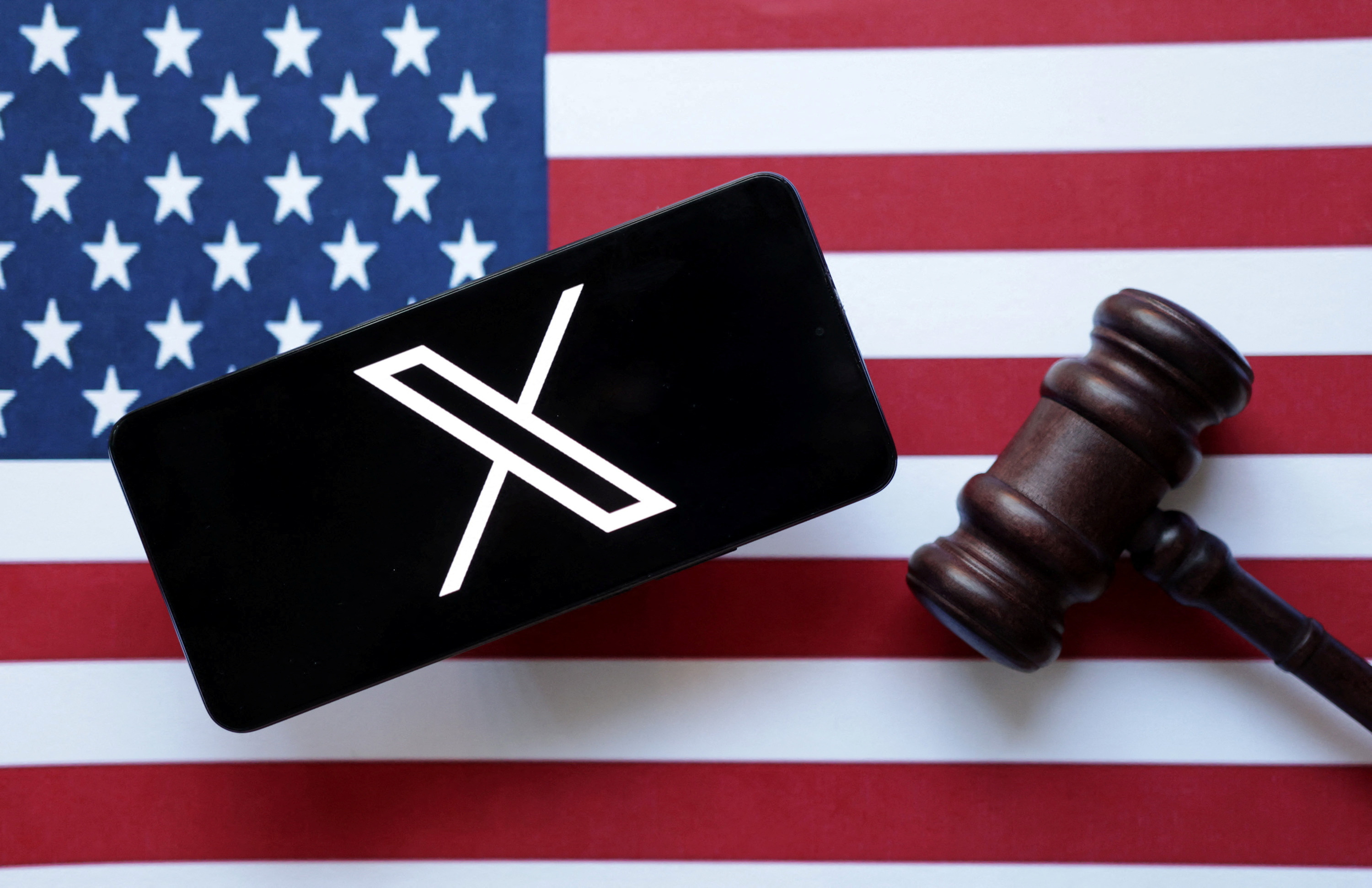 &copy; Reuters. FILE PHOTO: X logo, U.S. flag and Judge gavel are seen in this illustration taken, August 6, 2024. REUTERS/Dado Ruvic/Illustration/File Photo