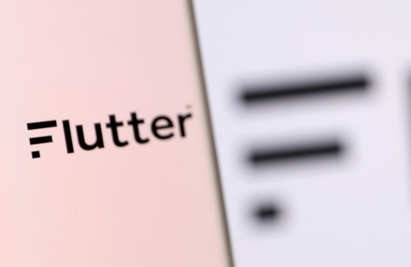 &copy; Reuters. FILE PHOTO: Flutter's logo is pictured on a smartphone in this illustration taken, December 4, 2021. REUTERS/Dado Ruvic/Illustration/File Photo