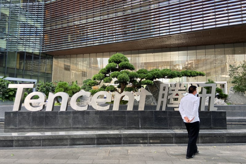 &copy; Reuters. FILE PHOTO: A man walks outside the Tencent headquarters in Nanshan district of Shenzhen, Guangdong province, China September 2, 2022. REUTERS/David Kirton/File photo