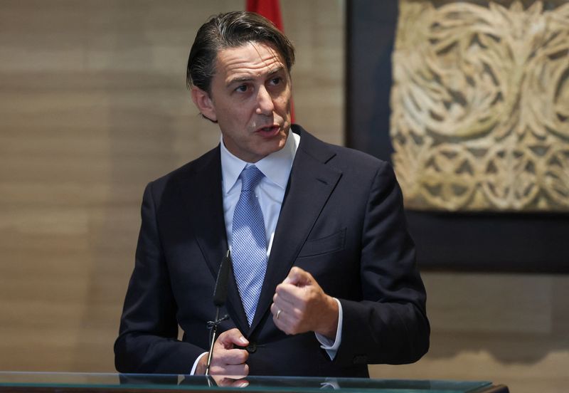 © Reuters. FILE PHOTO: U.S. special envoy Amos Hochstein attends a press conference after meeting with Lebanese Parliament Speaker Nabih Berri in Beirut, Lebanon August 14, 2024. REUTERS/Mohamed Azakir/File Photo