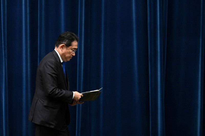 © Reuters. Japan's Prime Minister Fumio Kishida leaves at the end of a press conference at the prime minister's office in Tokyo on August 14, 2024. Kishida confirmed on August 14 that he will not seek re-election as head of his party next month, meaning the end of his premiership.     PHILIP FONG/Pool via REUTERS    