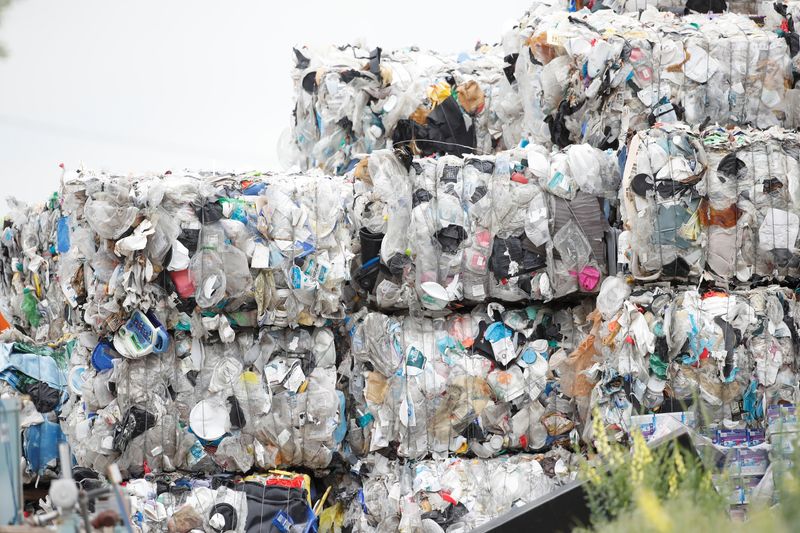 © Reuters. Bales of difficult-to-recycle plastic waste are seen piled up at Renewlogy Technologies in Salt Lake City, Utah, U.S., May 17, 2021. REUTERS/George Frey/File Photo