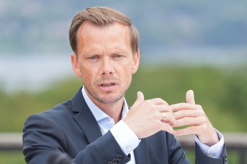 © Reuters. Danish Justice Minister Peter Hummelgaard speaks as the Social Democrats hold a press conference in connection with the party's summer group meeting in Vejle, Denmark, August 14, 2024. Ritzau Scanpix/Claus Fisker via REUTERS 