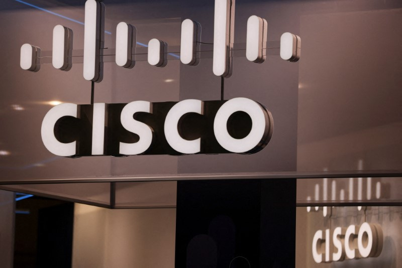 &copy; Reuters. FILE PHOTO: The Cisco logo is displayed, during the GSMA's 2023 Mobile World Congress (MWC) in Barcelona, Spain March 1, 2023. REUTERS/Nacho Doce/File Photo