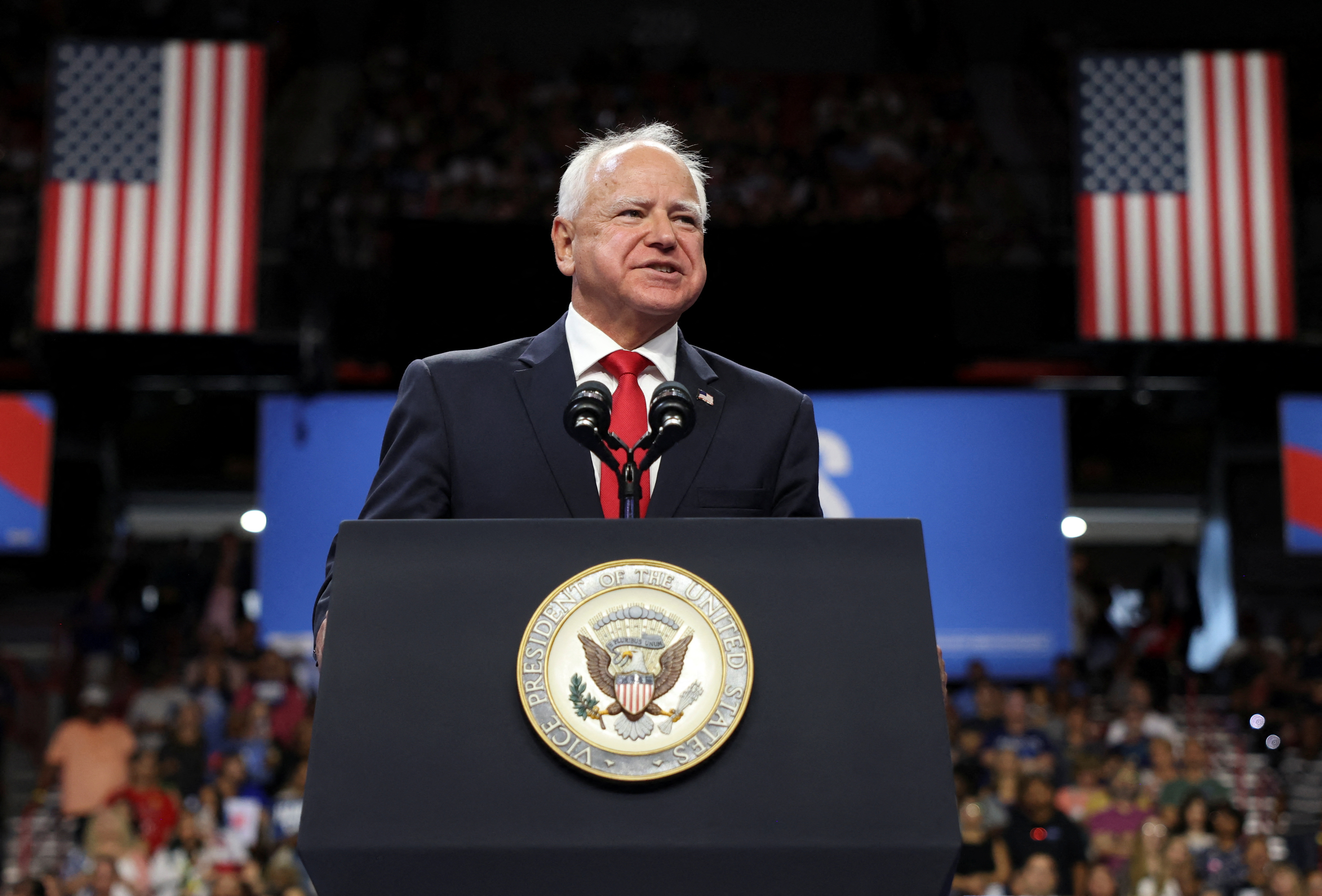 &copy; Reuters. Democratic vice presidential candidate and Minnesota Governor Tim Walz speaks at a campaign event with Democratic presidential candidate and U.S. Vice President Kamala Harris at UNLV (University of Nevada, Las Vegas) campus, in Las Vegas, Nevada, U.S., Au