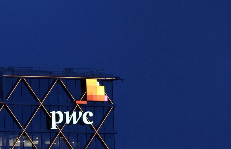 © Reuters. FILE PHOTO: The logo of accounting firm PricewaterhouseCoopers (PwC) is seen on the top of a Brussels' office of the company, in Diegem, Belgium September 21, 2023.  REUTERS/Yves Herman/File Photo