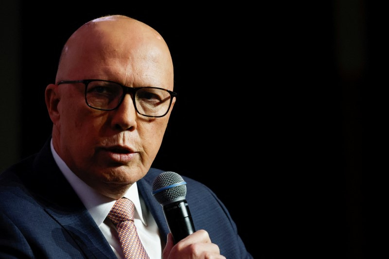 &copy; Reuters. FILE PHOTO: Australian opposition leader Peter Dutton speaks at an event in Canberra, Australia June 27, 2024. REUTERS/Tyrone Siu/File Photo