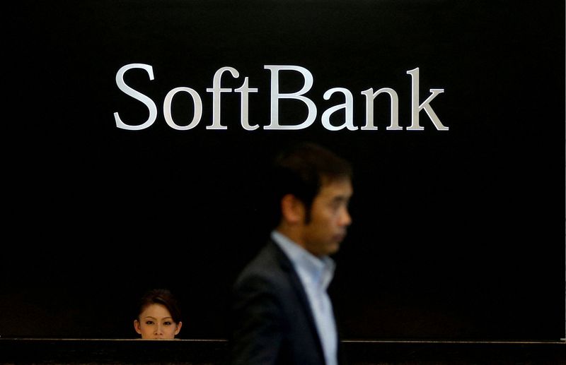 &copy; Reuters. FILE PHOTO: The logo of SoftBank Group Corp is seen at the company's headquarters in Tokyo, June 30, 2016.  REUTERS/Toru Hanai/File Photo